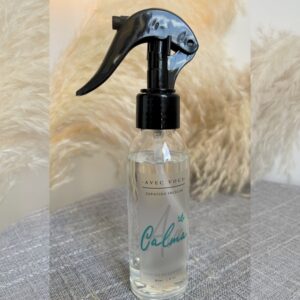 spray para ambientar los espacios, usado para ropa, camas, sabanas y todo lo que sea tela, para dar un buen olor y perdurable.